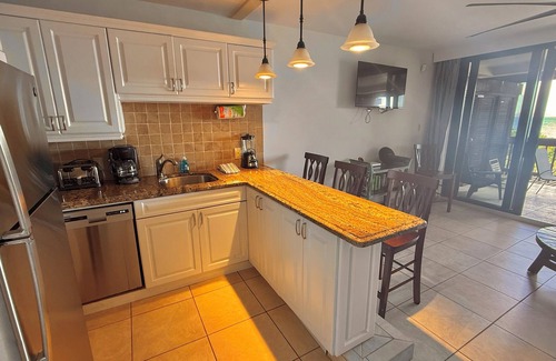 Red Hook Condo | Sapphire Outlook Villa : Beachfront 2-story Villa on Sapphire Beach, St. Thomas