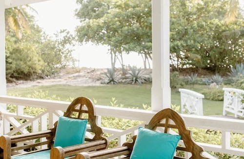 Testman House | Shoys Beach House - 5 bedroom villa on the Beach!