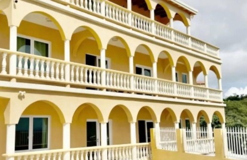 Benner House | Simby D'lo A Presidental House.Pack up your luggage and move in! UP