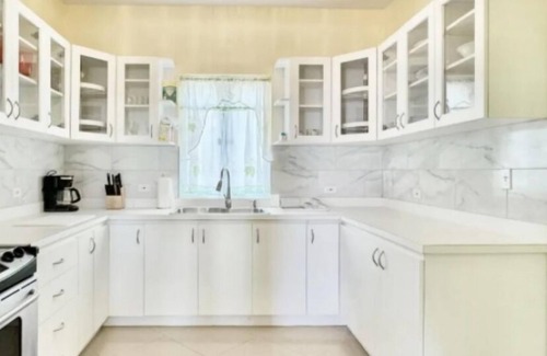 Benner House | Simby D'lo A Presidential House Spectacular View.Pack up your luggage n move in.