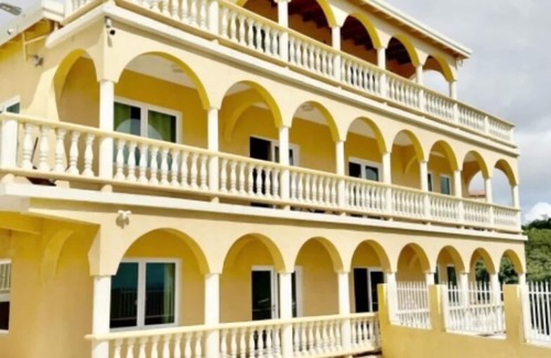 Benner House | Simby D'lo A Presidential House Spectacular View.Pack up your luggage n move in.