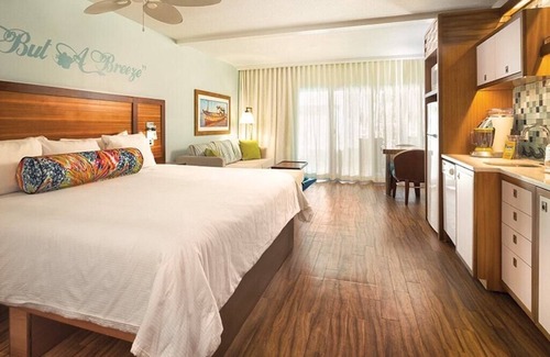 Frydendal Resort | Studio Suite - Wyndham Margaritaville Resort. Swim Up Bar, Pools, Beach, Dining