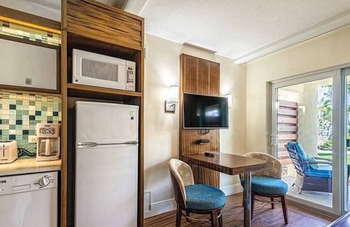 Frydendal Resort | Studio Suite - Wyndham Margaritaville Resort. Swim Up Bar, Pools, Beach, Dining