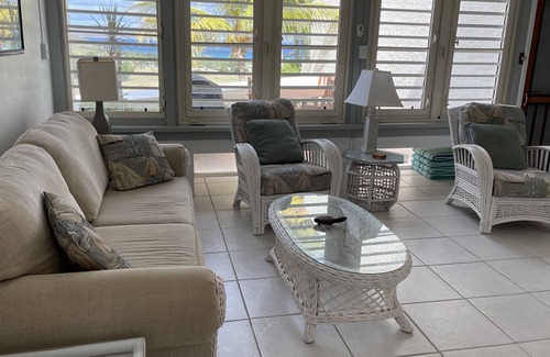 Slob Condo | Sun, Ocean, Beach, Golf, Tennis, Hiking, Sailing, Snorkling, Diving