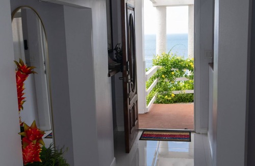Estate Bakkero Condo | Sunset Suite: 1BR, 1BA Oasis Viewn