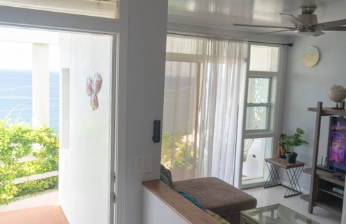 Estate Bakkero Condo | Sunset Suite: 1BR, 1BA Oasis Viewn