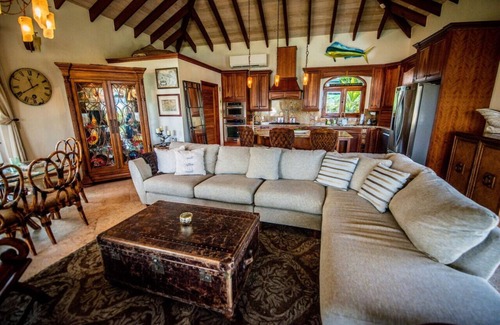Hart Bay House | Villa Romance Free Concierge services