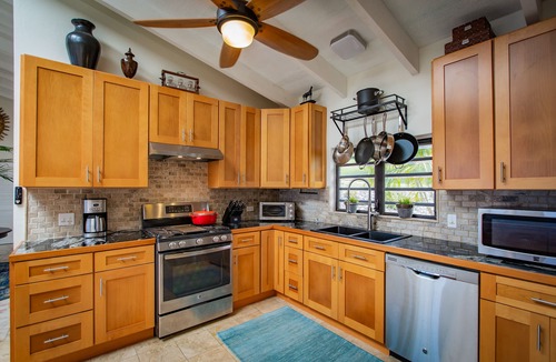 Green Cay House | 180° Sea Views, Luxurious Villa, Walk to secluded beach or beach bar