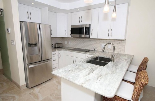 Red Hook Condo | 2 Bed/2 Bath, RENOVATED BEACHFRONT Villa, Building B