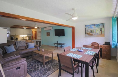 Orange Grove Condo | 2 Bedroom Sleeps 6 - Cozy Condo with beach access