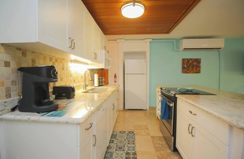 Orange Grove Condo | 2 Bedroom Sleeps 6 - Cozy Condo with beach access