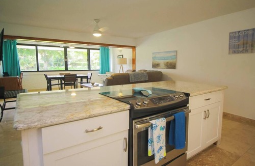 Orange Grove Condo | 2 Bedroom Sleeps 6 - Cozy Condo with beach access