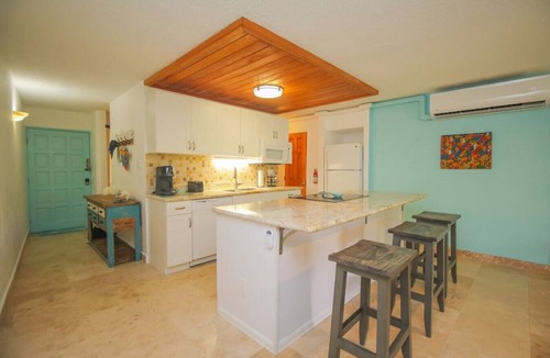 Estate Golden Rock Apartment | 2 Bedroom Sleeps 6 - Cozy Condo with beach access