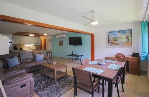 Estate Golden Rock Apartment | 2 Bedroom Sleeps 6 - Cozy Condo with beach access
