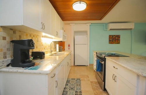 Estate Golden Rock Apartment | 2 Bedroom Sleeps 6 - Cozy Condo with beach access