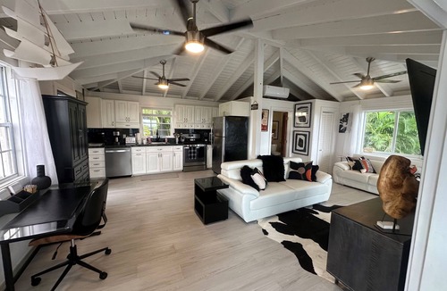 Estate Carolina House | 2 BR/2 BA CORAL BAY. REFRESHED INSIDE & AC THROUGHOUT! NEW POOL! NEW GENERATOR!