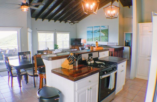 Estate Enighed Villa | 25% off October! Thanksgiving and Early December Available! 5 min to Salt Pond!