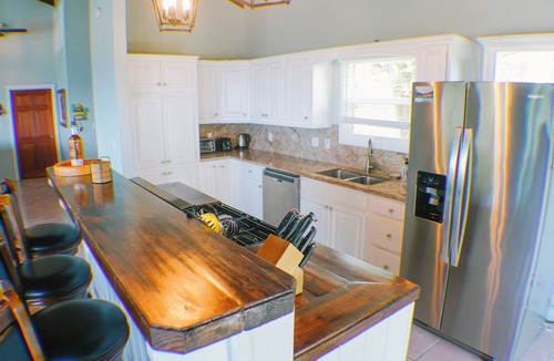 Estate Enighed Villa | 25% off October! Thanksgiving and Early December Available! 5 min to Salt Pond!