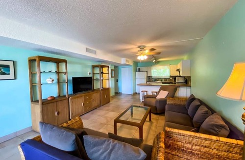 Nazareth Condo | 2BR Just steps away from the beach and pool and 5 min. drive to Red Hook!