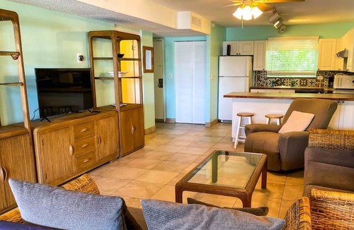 Nazareth Condo | 2BR Just steps away from the beach and pool and 5 min. drive to Red Hook!