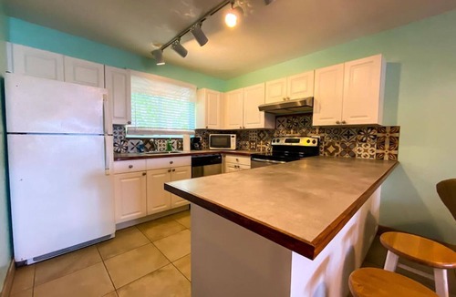 Nazareth Condo | 2BR Just steps away from the beach and pool and 5 min. drive to Red Hook!