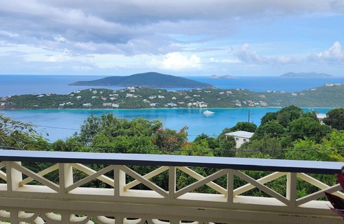 Estate Lerkenlund House | 2BR Ocean View Retreat - Peaceful, Private & Minutes to Beaches and Shopping.