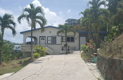 Estate Lerkenlund House | 2BR Ocean View Retreat - Peaceful, Private & Minutes to Beaches and Shopping.