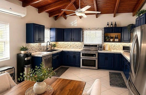 Estate Hogensborg House | 3-bedroom house- Close Prox to Airport, Beaches and Amenities full AC