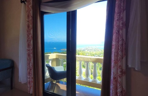 Estate Dorothea House | 3-bedroom house in fabulous St Thomas with AC, WiFi. Enjoy your stay