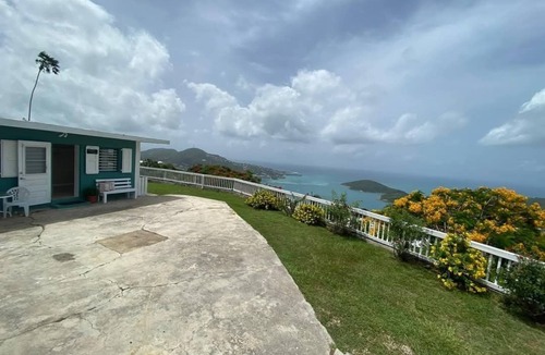 Estate Queens Quarter House | 3-bedroom house in lovely St Thomas with WiFi, AC,grill area, beach toys,games