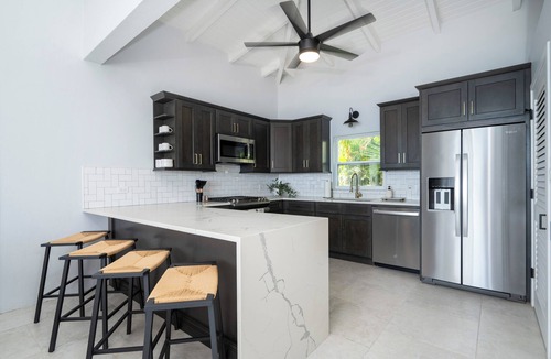 Rosendal Villa | 3-Bedroom Skyline Villa Offering the Island's Best Viewsnn