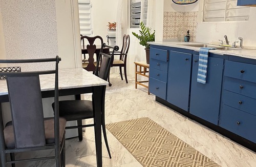 Flag Hill Apartment | 3-BR Cozy Tropical Gem- Walkable- Mins Away from Downtown St Thomas w. AC & WiFi