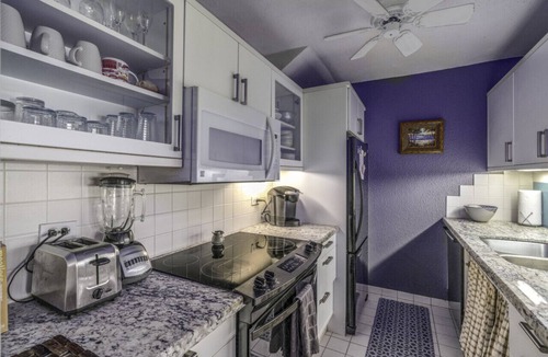 Nazareth Condo | 3BR budget-friendly Condo ON THE BEACH- 3 ensuite baths!