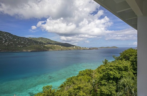 Peterborg House | 3BR with amazing views, only 5 min from Magen's Bay!