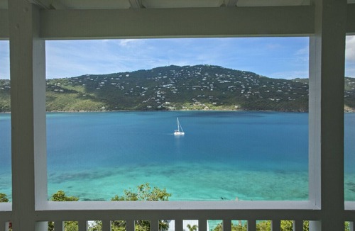 Peterborg House | 4BR in gated neighborhood, only 5 mins from Magen's Bay!