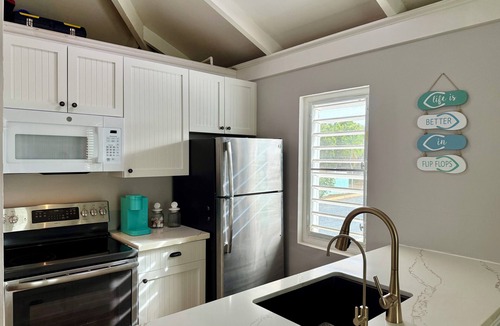 Estate Southgate Condo | 5 Minute walk to the beach!