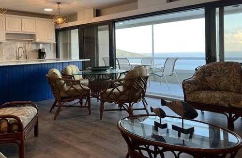 Estate Lovenlund Apartment | 53M FULL - CAR · NEW Remodel Full Ocean 2-Bdrm *Special* - CAR INCL
