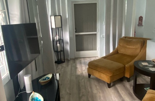 Estate Upper John Dunko Apartment | A Gem in the Hills - Your Secret Place From Home