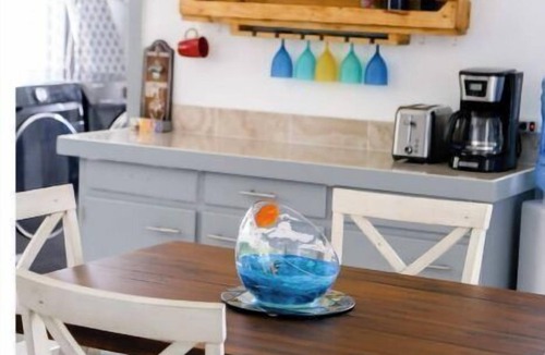 Estate Hull Apartment | A Peace in Paradise too!
