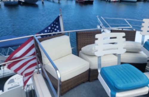 Red Hook Boat Rental | AirBNB on the water. Resort amenities available.
