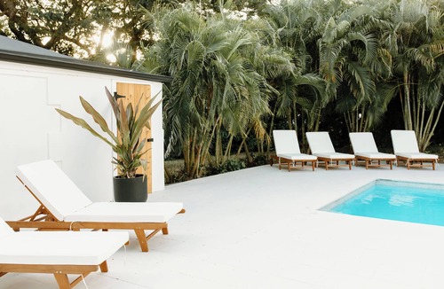 Estate Salt River Apartment | All new King suite on the North Shore with access to marketplace and pool