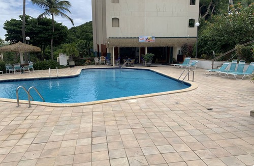Red Hook Condo | Amazing new/modern condo-Walk to beach, Marina and pools. Red Hook/bars near by!