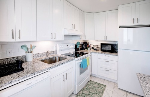 Bolongo Bay Condo | Amazing ocean view condo walking distance to Bolongo beach.