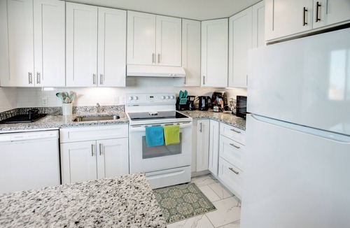 Bolongo Bay Condo | Amazing ocean view condo walking distance to Bolongo beach.