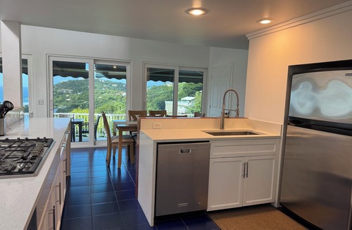 Hart Bay Villa | Amazing Ocean Views and close to town