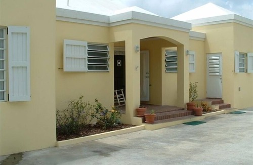 Estate Clairmont Villa | Amazing views from this Mid-Island Villa with swim up pool bar. 10% discount