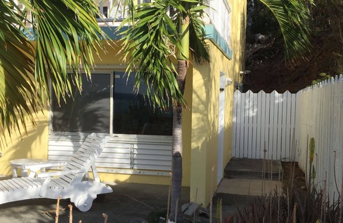 Slob Apartment | Apartment In Private Villa With Pool And Short Walk To Beach.