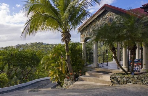 Estate San Soucci Villa | Arc du Soleil | Sunset Views | Pool | Backup power