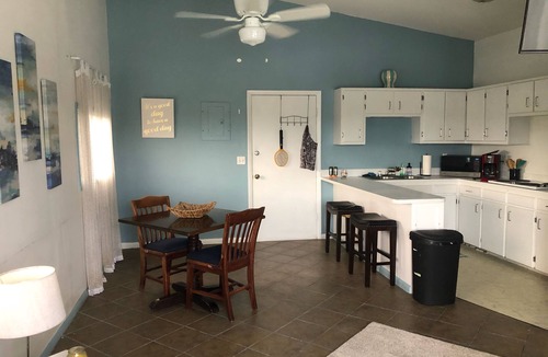 Benner Apartment | Balcony - Close to Public Transport - Bars /Resturunts & St John Ferry Dock