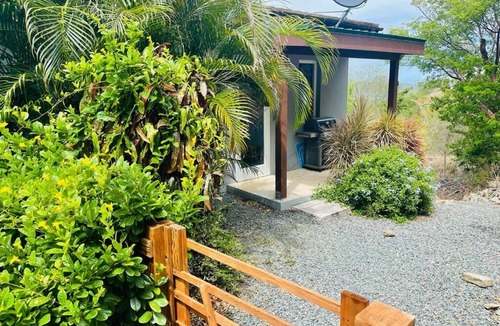 Estate Carolina House | Banana Sweet Top! 2 BEDROOM! Great for families or 2 couples.